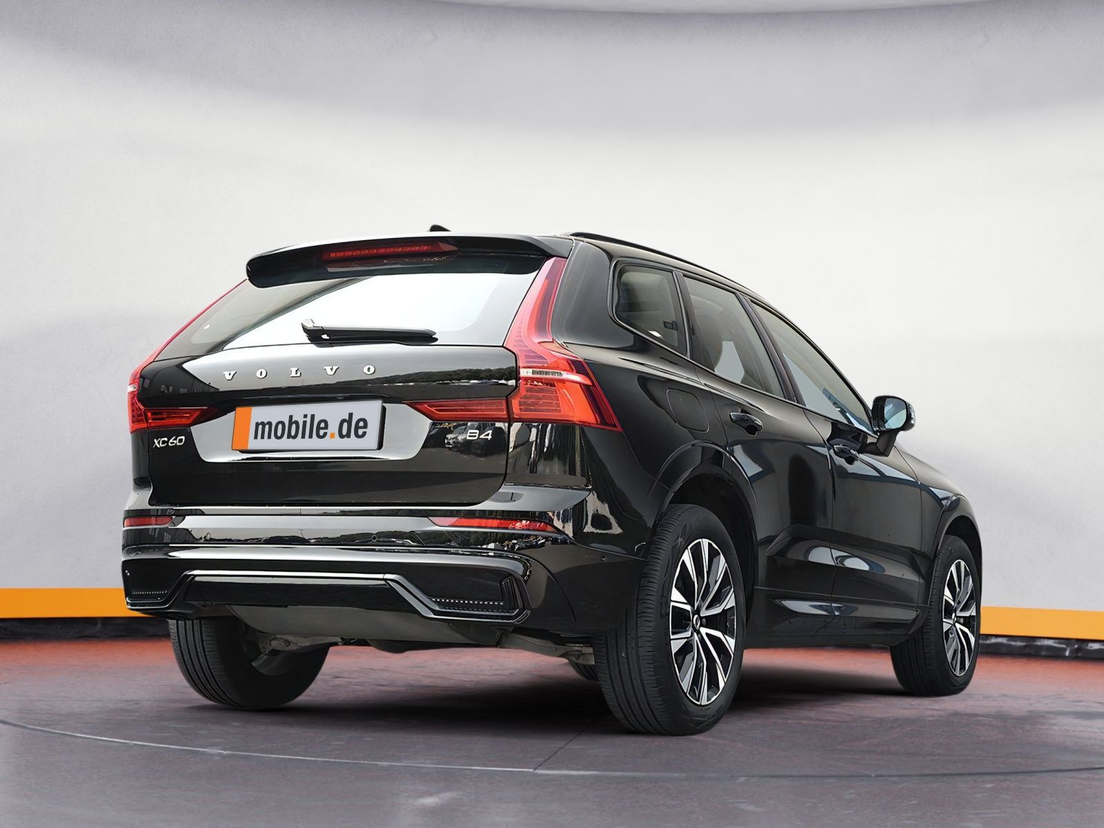 Volvo XC60 B4 Plus Dark - Samsaru's Car Outlet