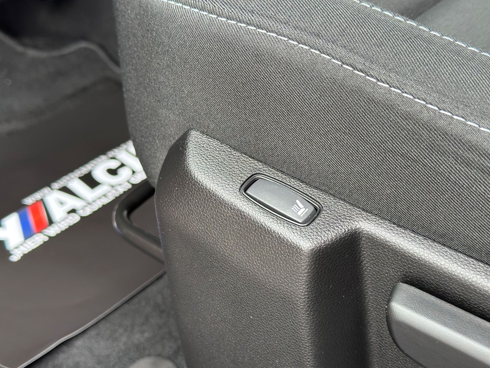 Dacia Duster Blue dCi 115 2WD Prestige - Samsaru's Car Outlet