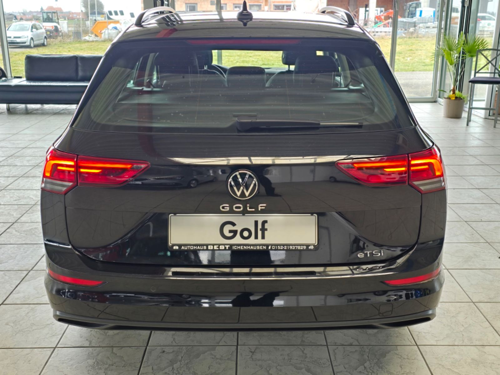 Volkswagen Golf VIII Variant Life eTSI DSG - Samsaru's Car Outlet