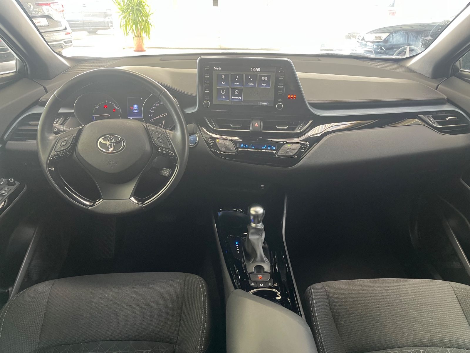 Toyota C-HR Hybrid1.8 Team - Samsaru's Car Outlet