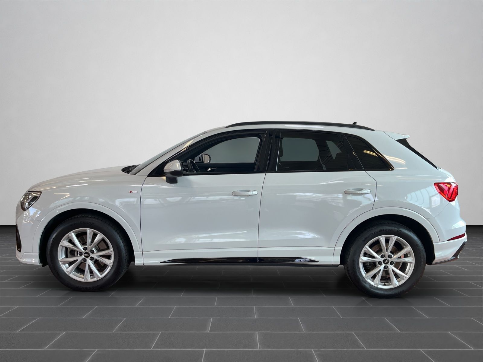 Audi Q3 S line 40 TFSI quattro S tronic - Samsaru's Car Outlet
