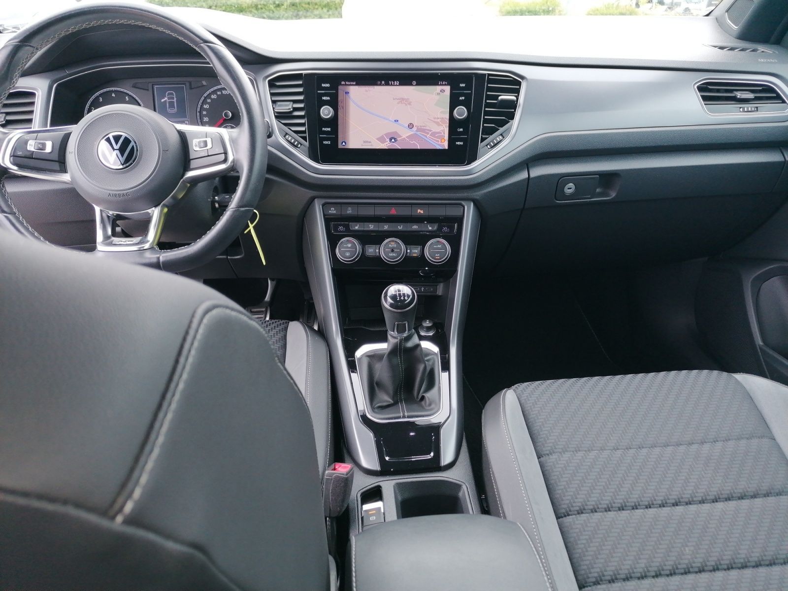 Volkswagen T-Roc 1.5TSI R-Line - Samsaru's Car Outlet