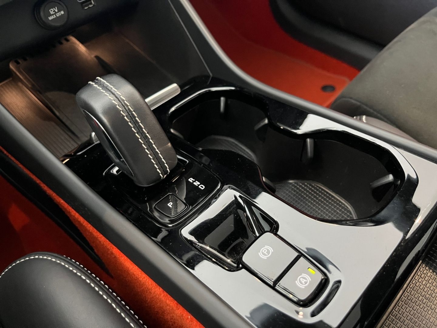 Volvo XC40 T5 Recharge R-Design - Samsaru's Car Outlet
