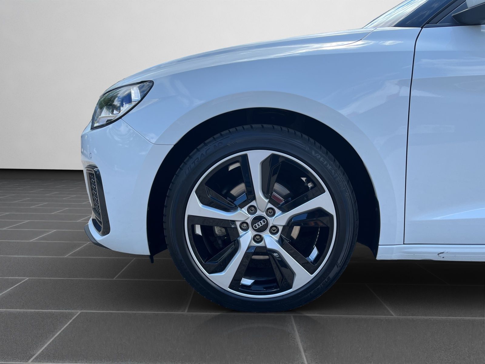 Audi A1 Sportback 1.5 TFSI S-TRONIC - Samsaru's Car Outlet