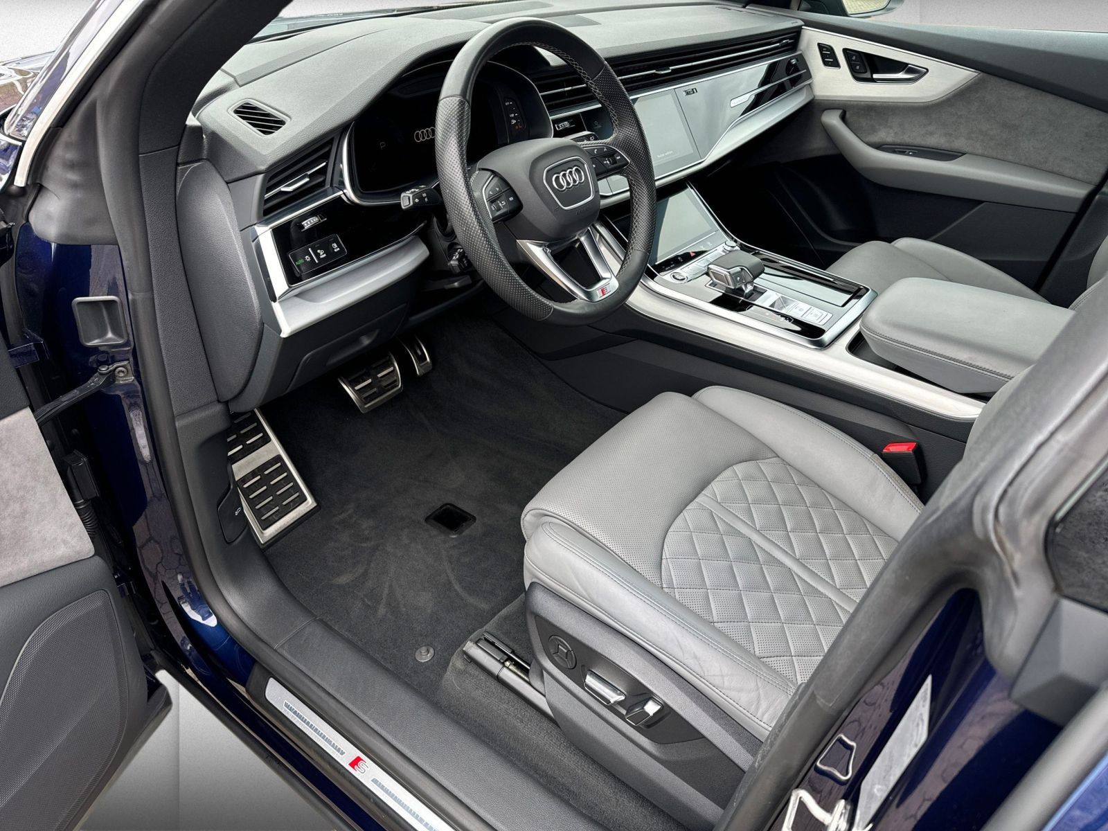 Audi Q8 50 TDI S-line quattro - Samsaru's Car Outlet