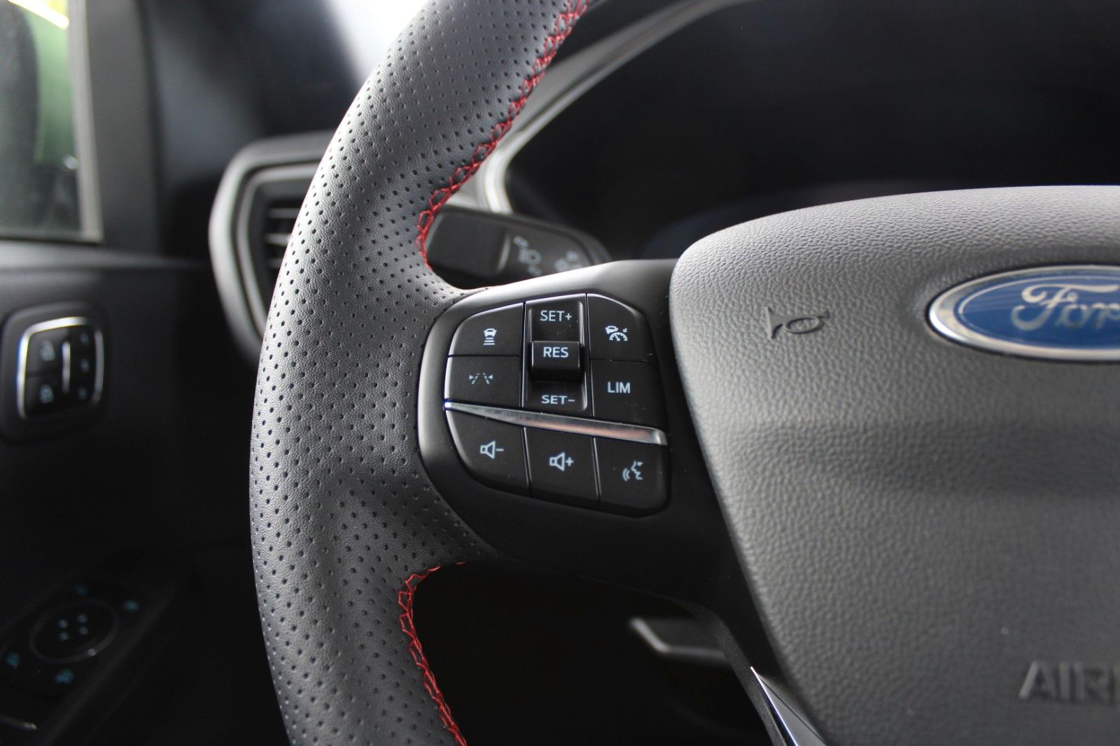 Ford Kuga ST-Line X 2.5 FHEV Allrad - Samsaru's Car Outlet