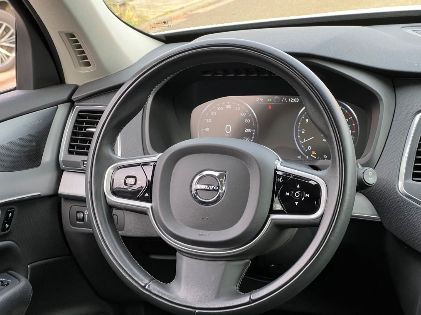 Volvo XC90 T8 R Design AWD - Samsaru's Car Outlet