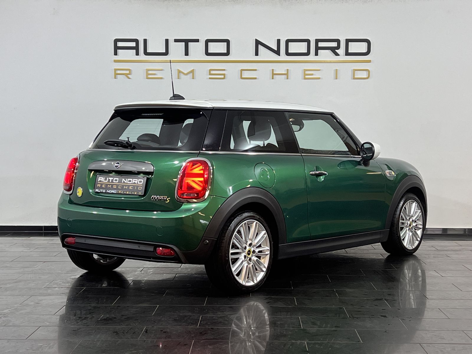 MINI Cooper SE Trim - Samsaru's Car Outlet