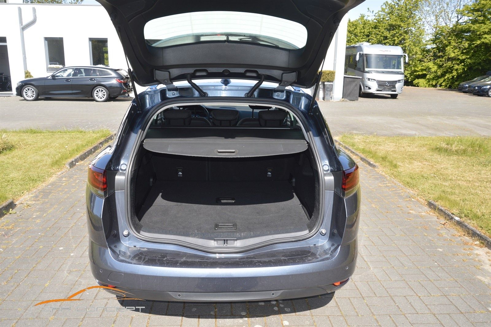 Renault Megane Grand Tour AUT Edition - Samsaru's Car Outlet