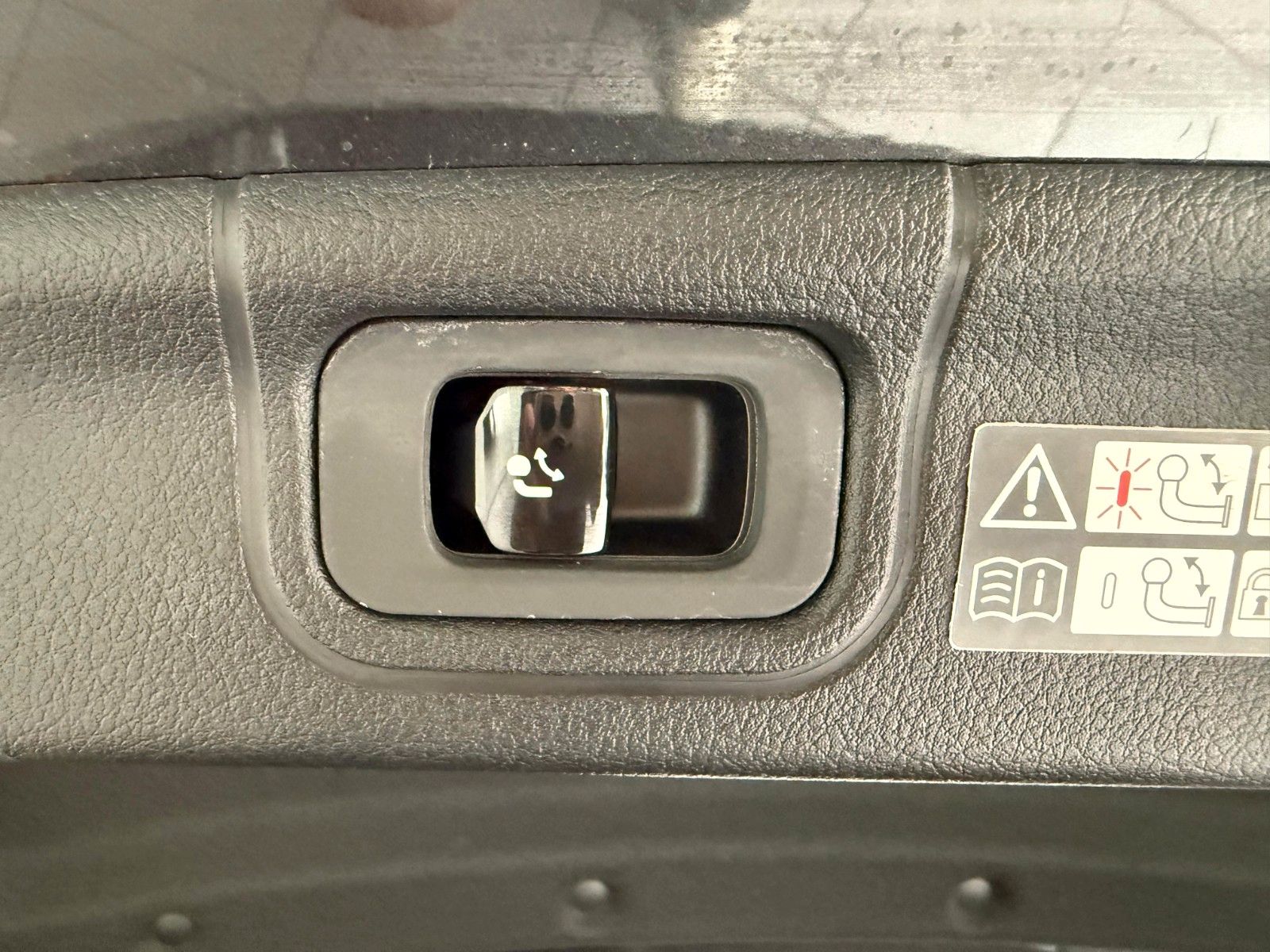 Mercedes-Benz C 300 e AMG - Samsaru's Car Outlet