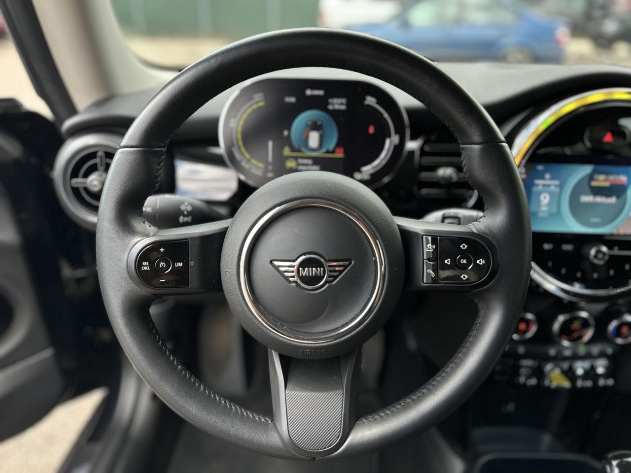 MINI Cooper SE Essential - Samsaru's Car Outlet