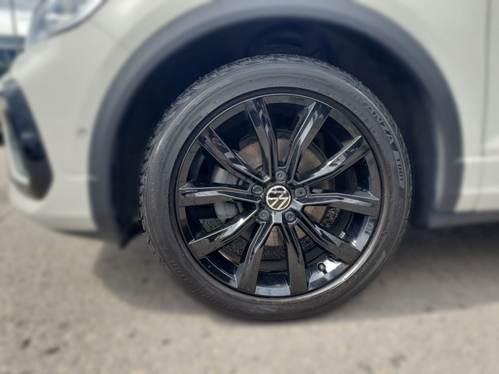 Volkswagen T-Roc R-LINE Black - Samsaru's Car Outlet
