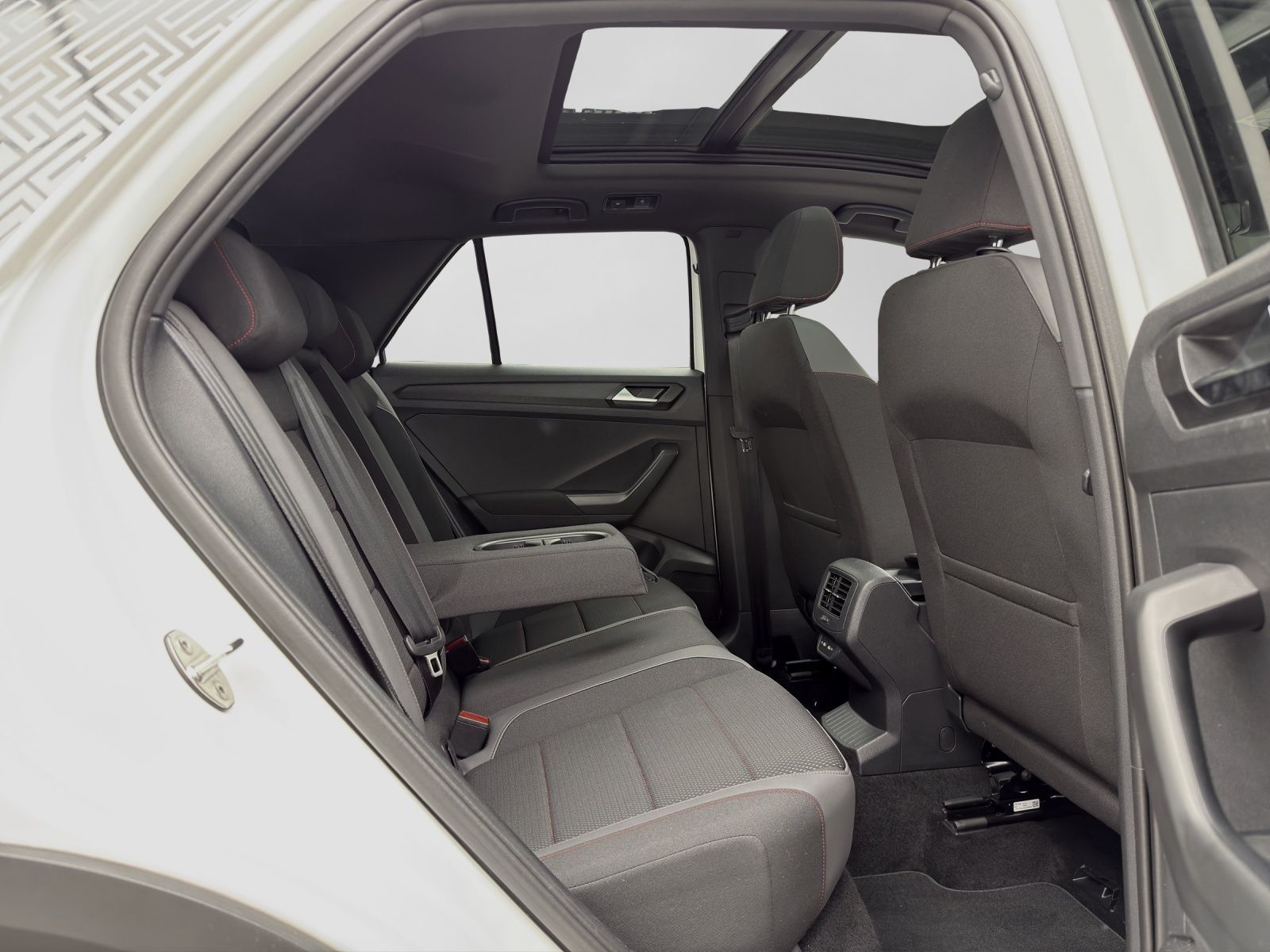 Volkswagen T-Roc 1.5 TSI SPORT BLACK - Samsaru's Car Outlet