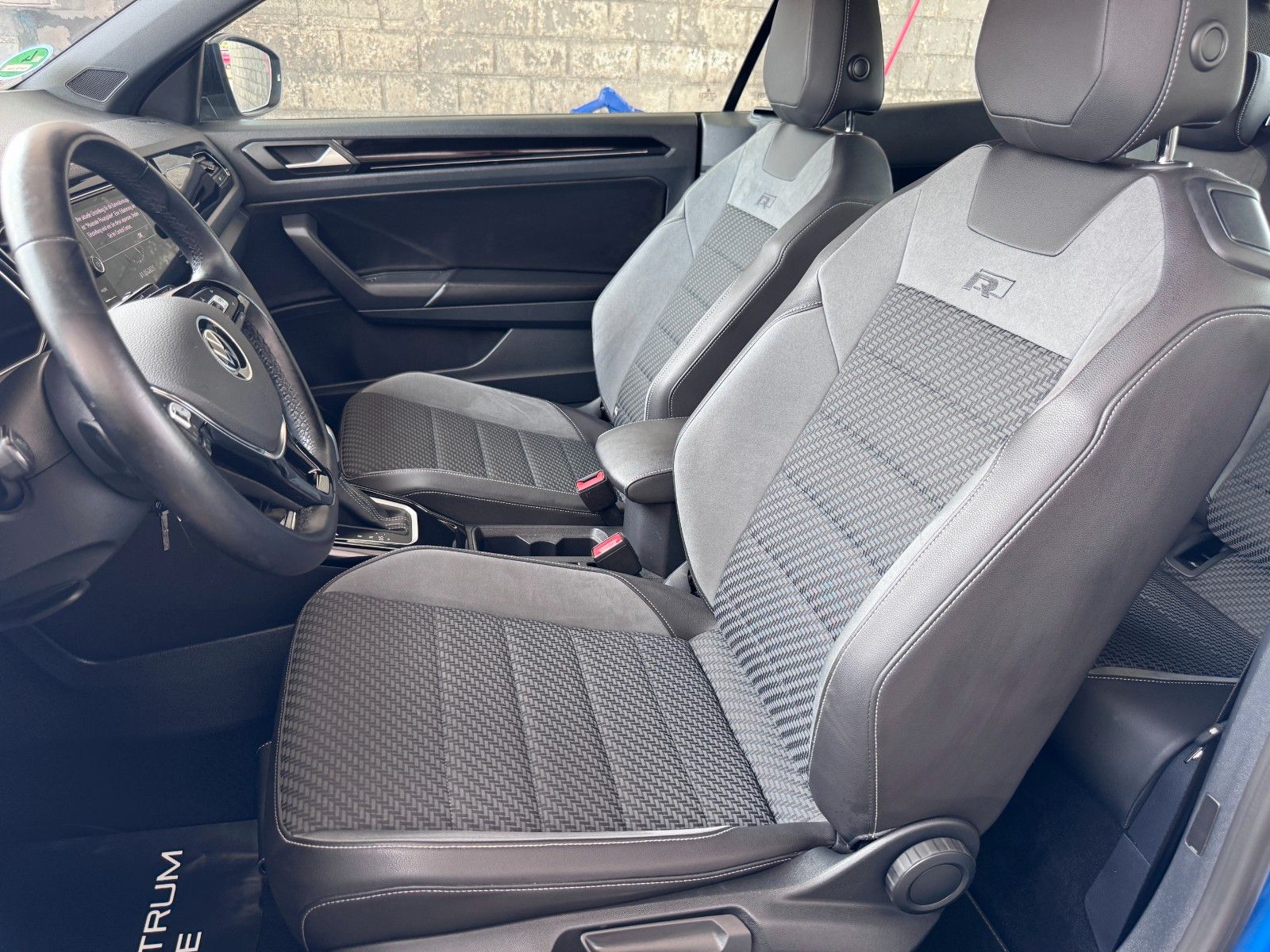 Volkswagen T-Roc R-Line Edition - Samsaru's Car Outlet