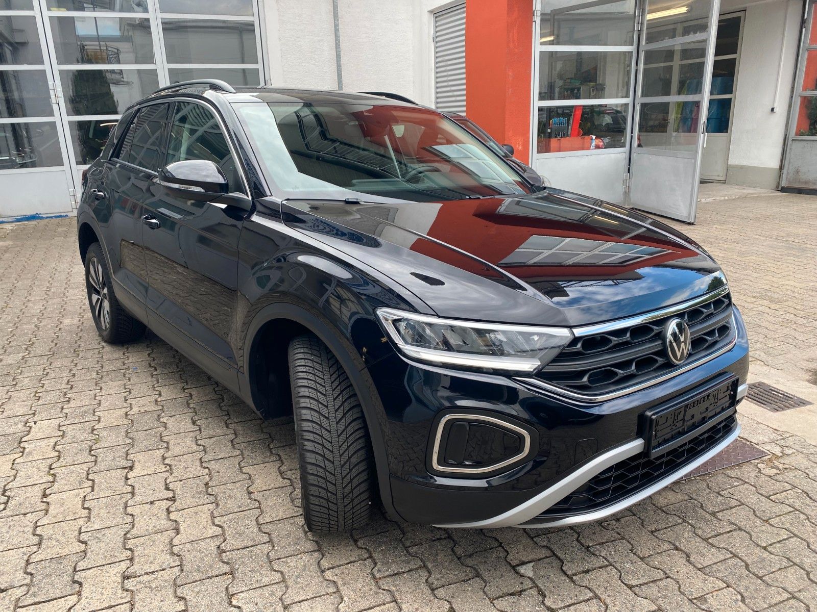 Volkswagen T-Roc Move - Samsaru's Car Outlet