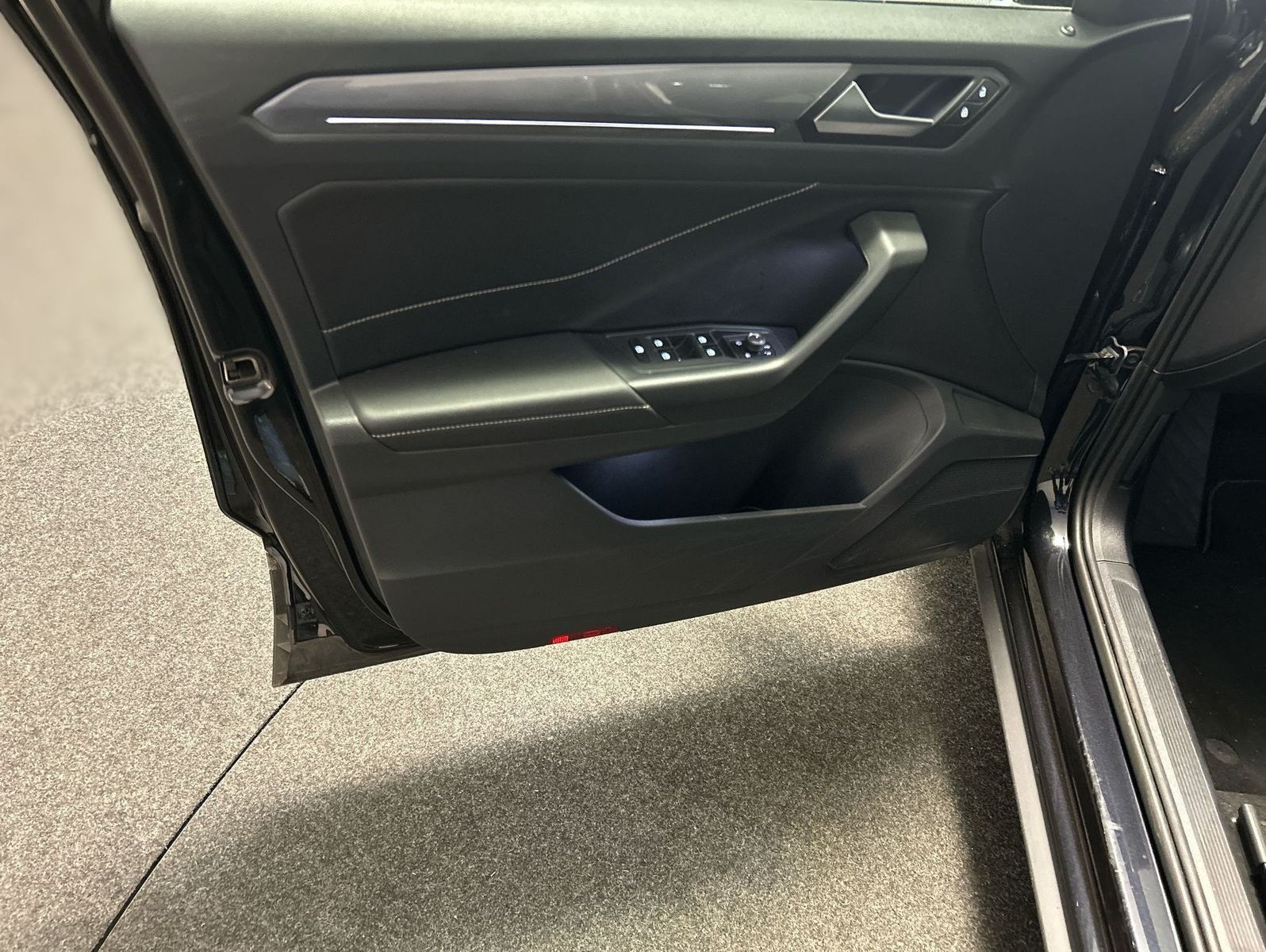 Volkswagen T-ROC 2.0 TDI Style - Samsaru's Car Outlet