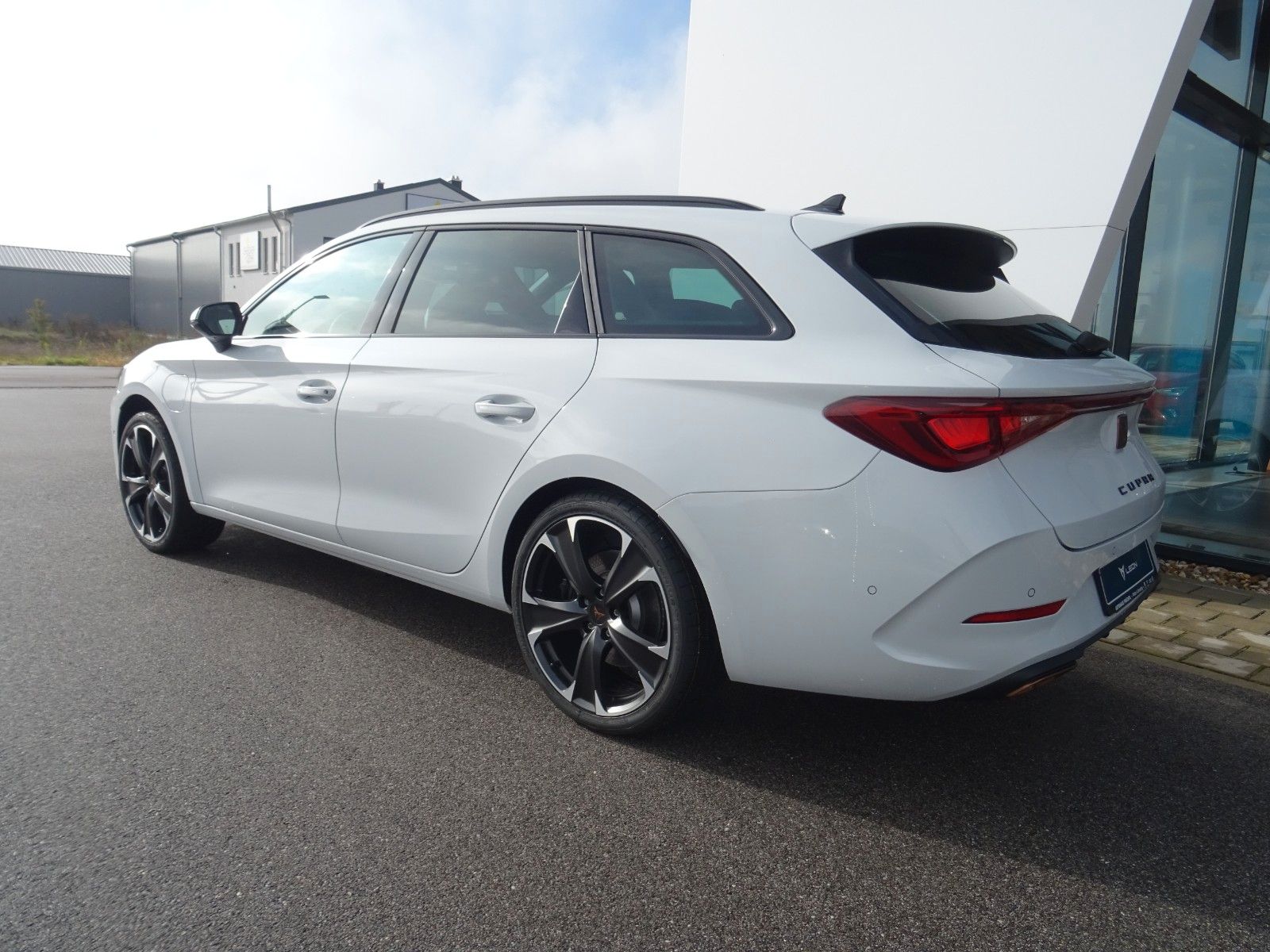 Cupra Leon Sportstourer VZ 1.4 e-HYBRID DSG - Samsaru's Car Outlet
