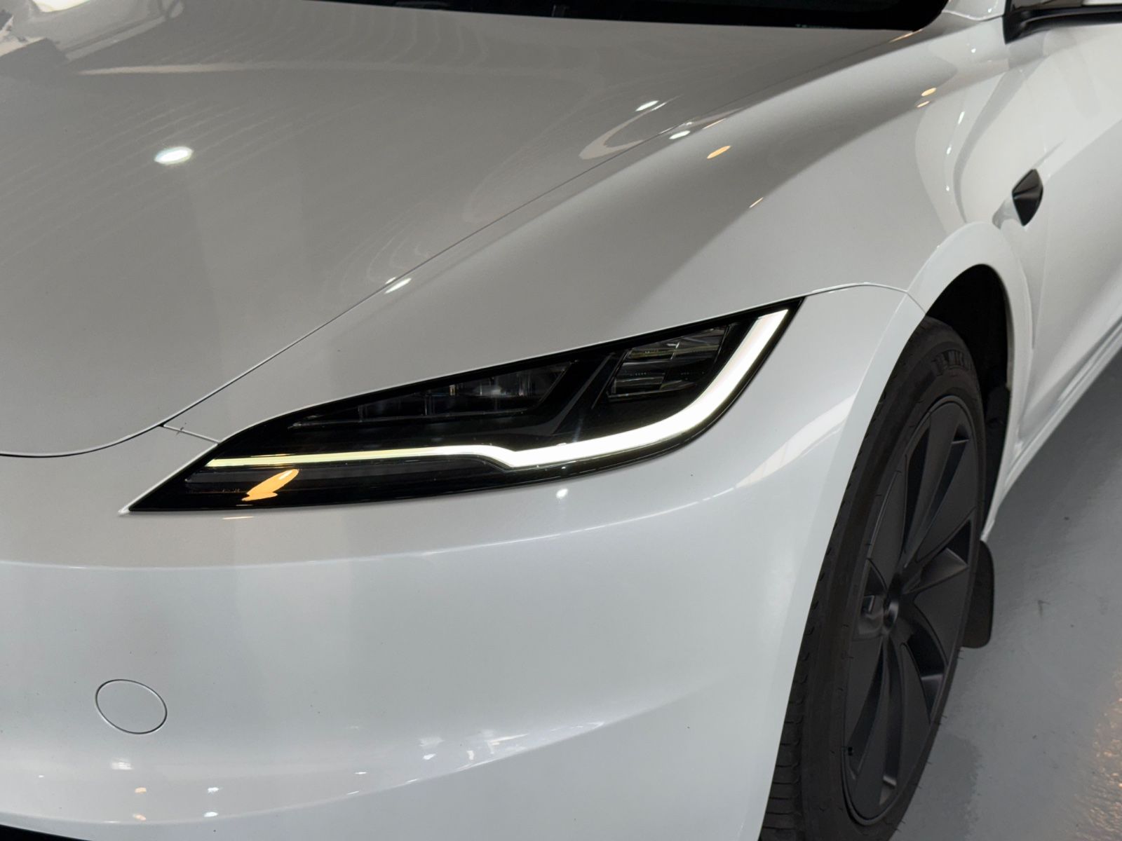 Tesla Model 3 RWD Plus NEW-Model