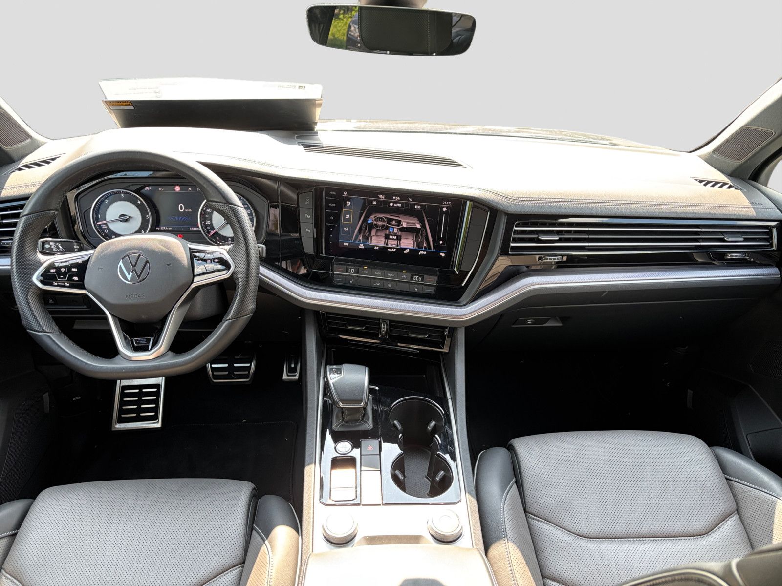 Volkswagen Touareg R-Line 4Mo - Samsaru's Car Outlet