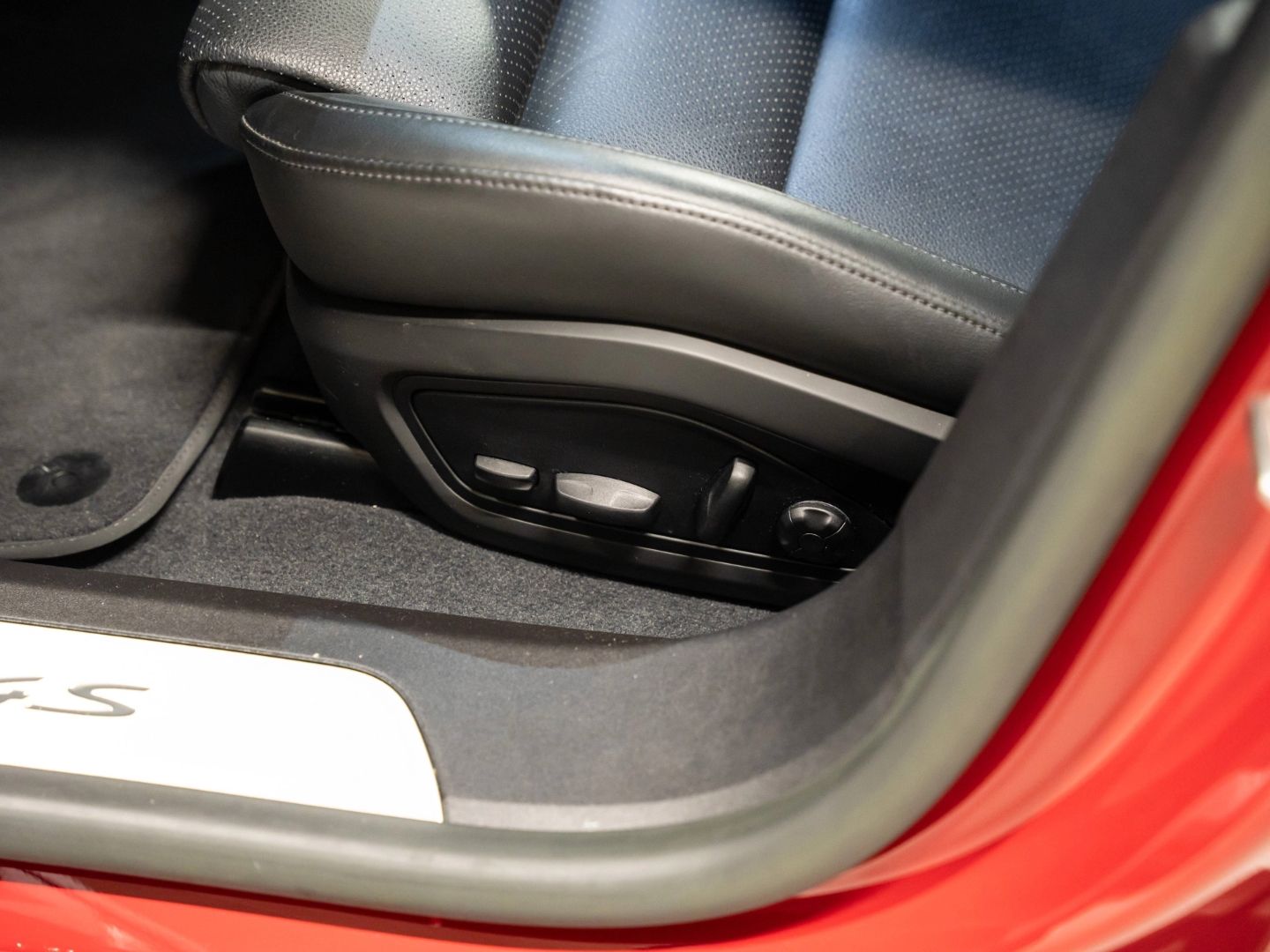 Porsche Taycan 4S Sport Chrono Paket InnoDrive BOSE