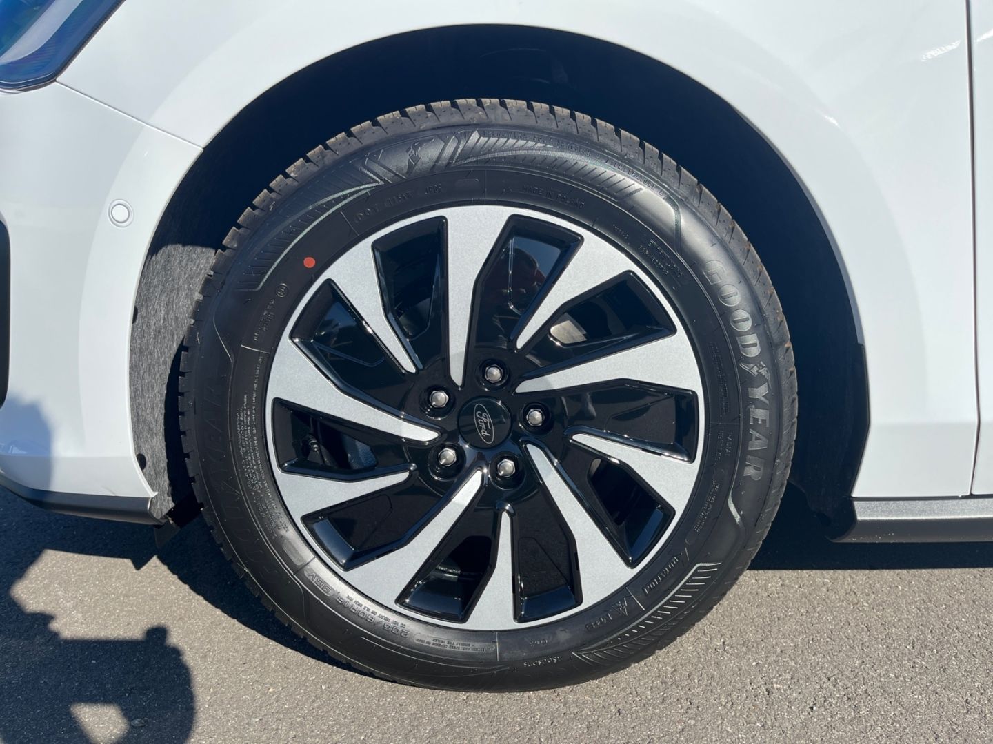 Ford Focus Turnier Titanium X Ganzj.-Reifen Winterpak