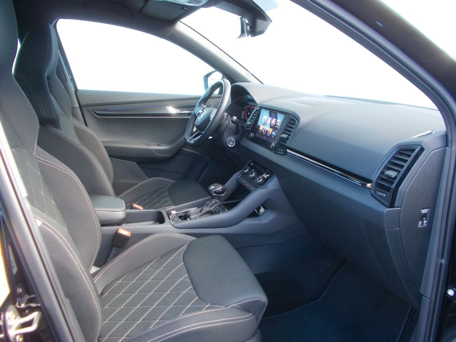 Skoda Karoq  1.5 TSI Sportline * DSG * Navi *AHK *360°