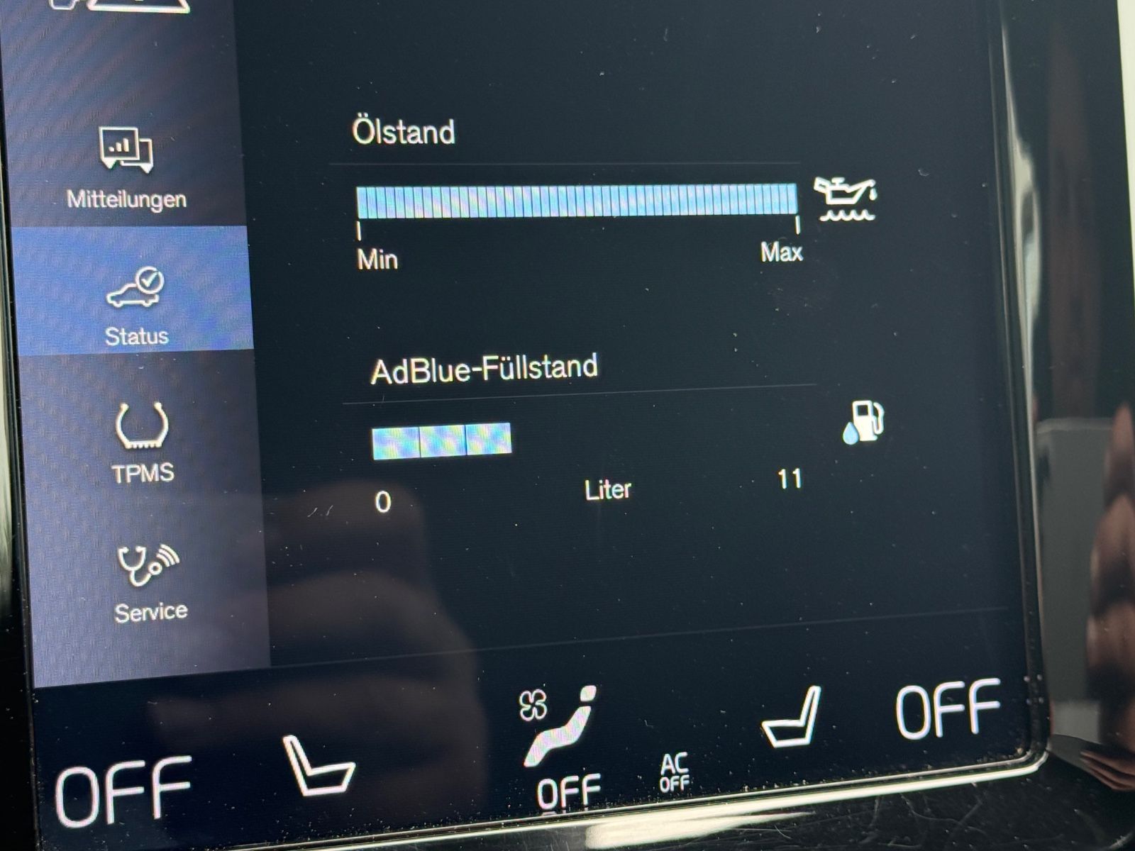 Volvo XC60 Momentum Pro AWD - Samsaru's Car Outlet