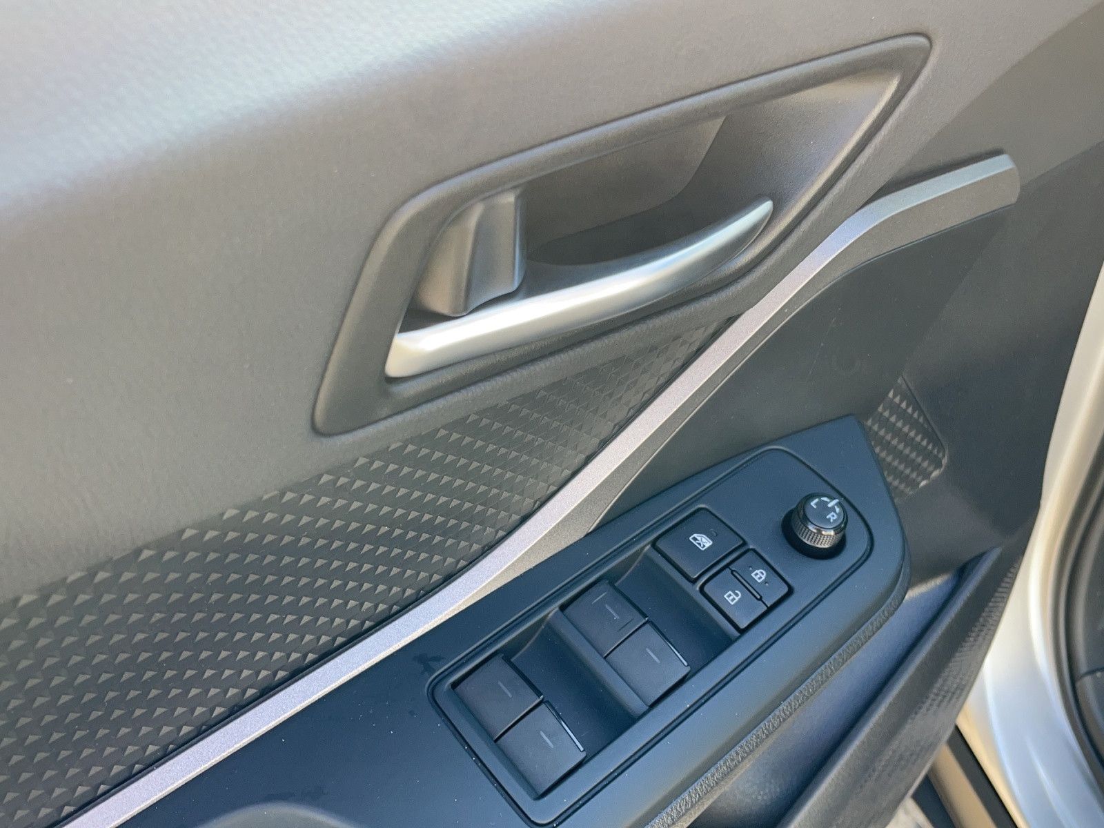 Toyota C-HR 1.8 Hybrid Flow - Samsaru's Car Outlet