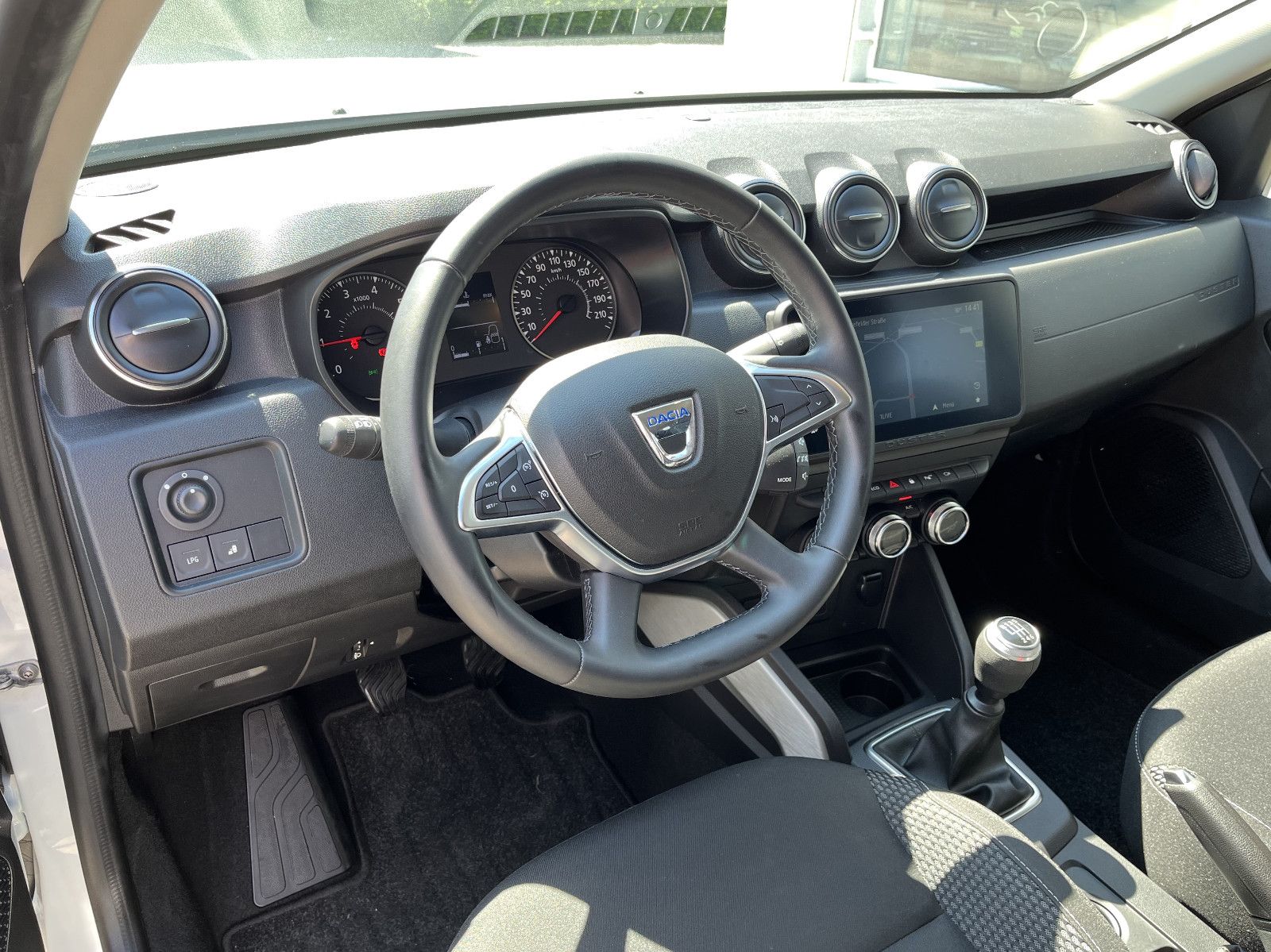Dacia Duster TCe 100 Prestige - Samsaru's Car Outlet