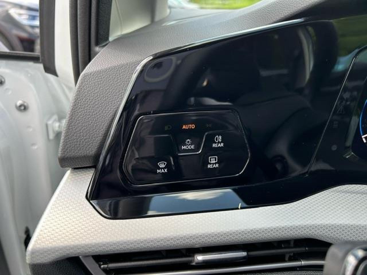 Volkswagen Golf VIII Move 1.5 l TSI - Samsaru's Car Outlet
