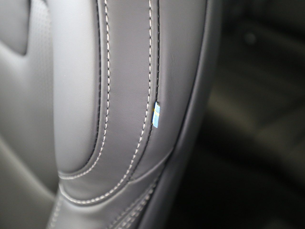 Volvo V60 T8 Ultra Dark PHEV AWD !!!B&W+PANO+MASSAGE!!