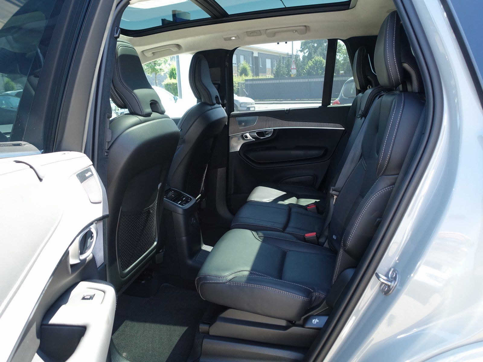 Volvo XC90 Recharge Ultimate Bright T8 AWD - Samsaru's Car Outlet