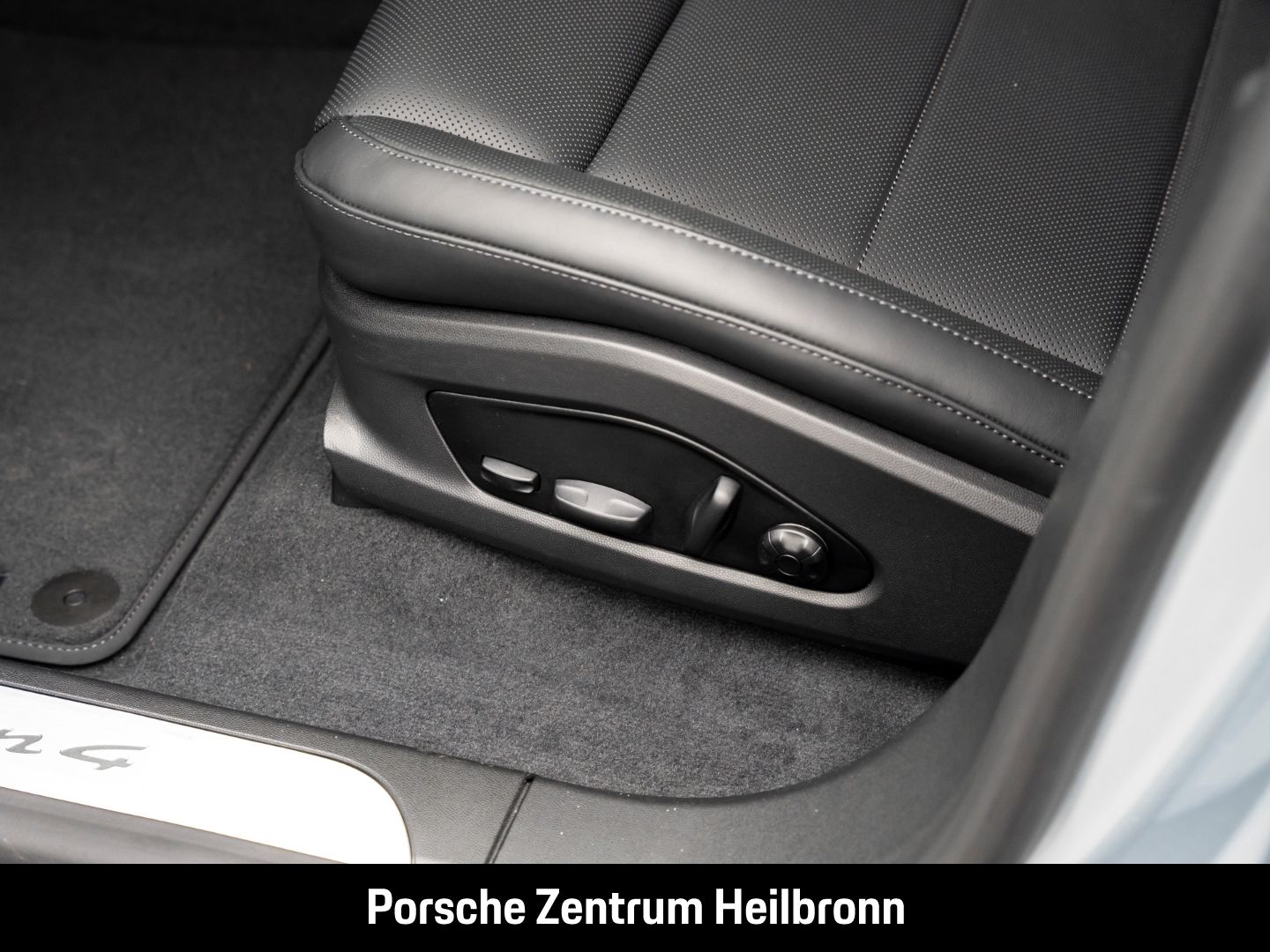 Porsche Macan 4 BOSE Luftfederung Panorama LED-Matrix