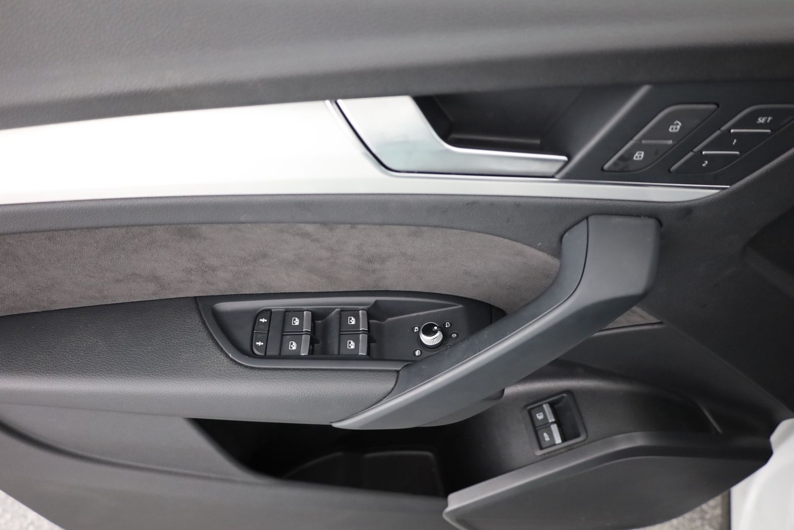 Audi Q5 55 TFSIe 2x S-Line quattro - Samsaru's Car Outlet