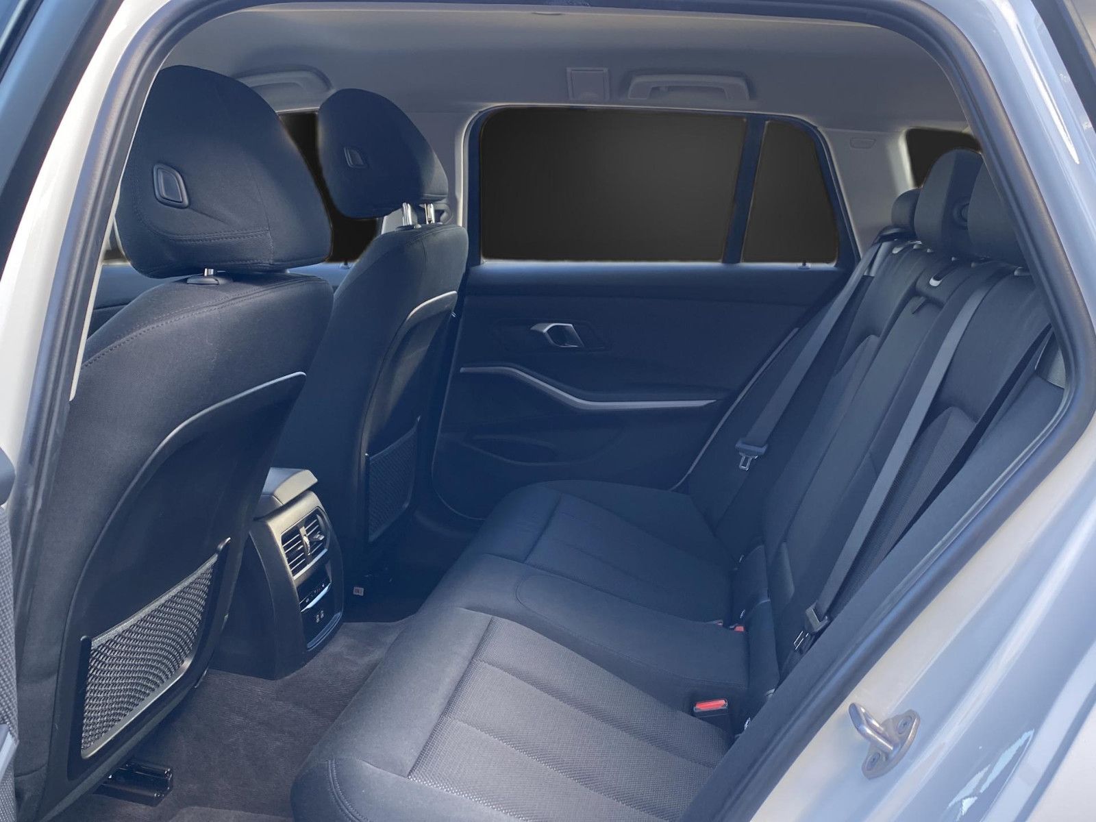 BMW 330 e - Samsaru's Car Outlet