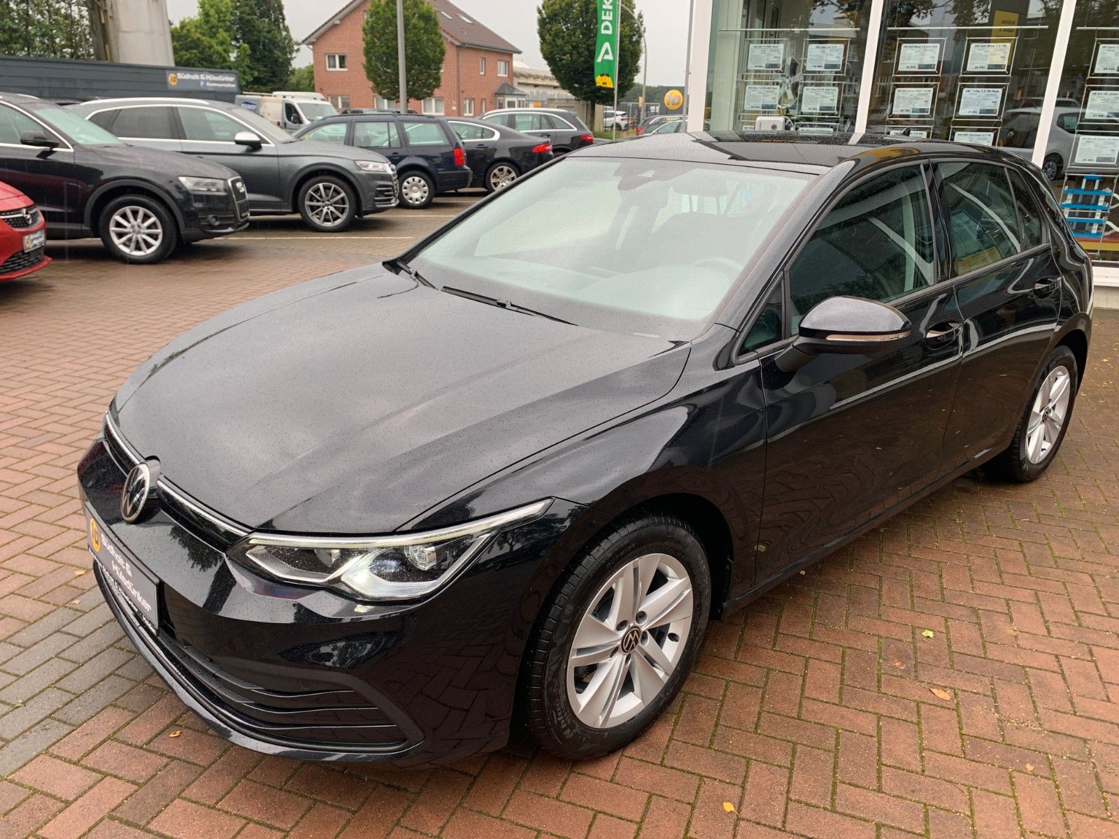Volkswagen Golf Life - Samsaru's Car Outlet
