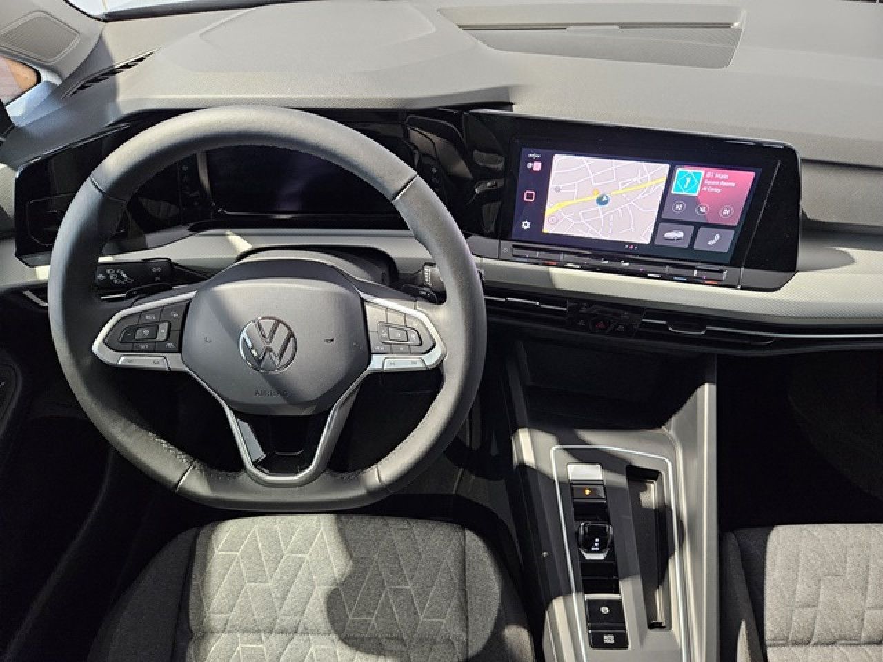 Volkswagen Golf 1.5 eTSI Move DSG - Samsaru's Car Outlet