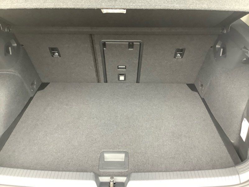 Volkswagen Golf VIII 1.5 TSI Move - Samsaru's Car Outlet
