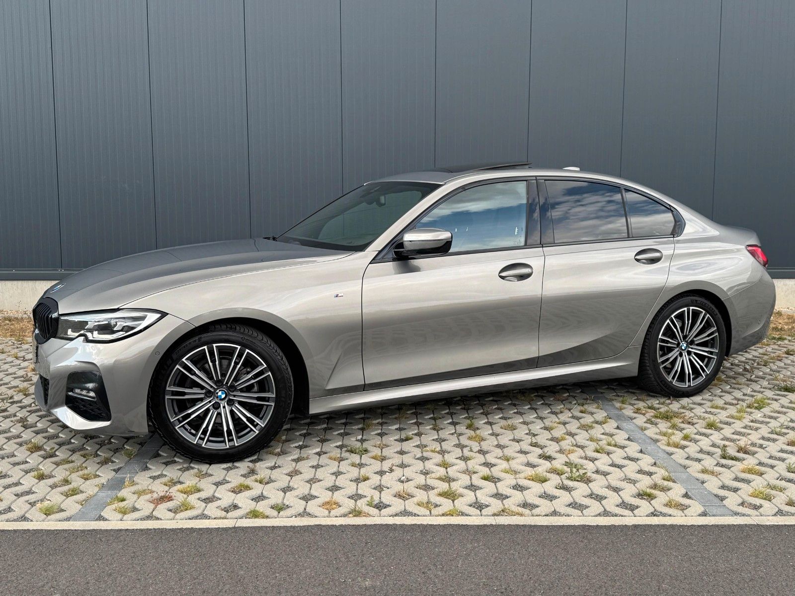 BMW Lim M Sport - Samsaru's Car Outlet