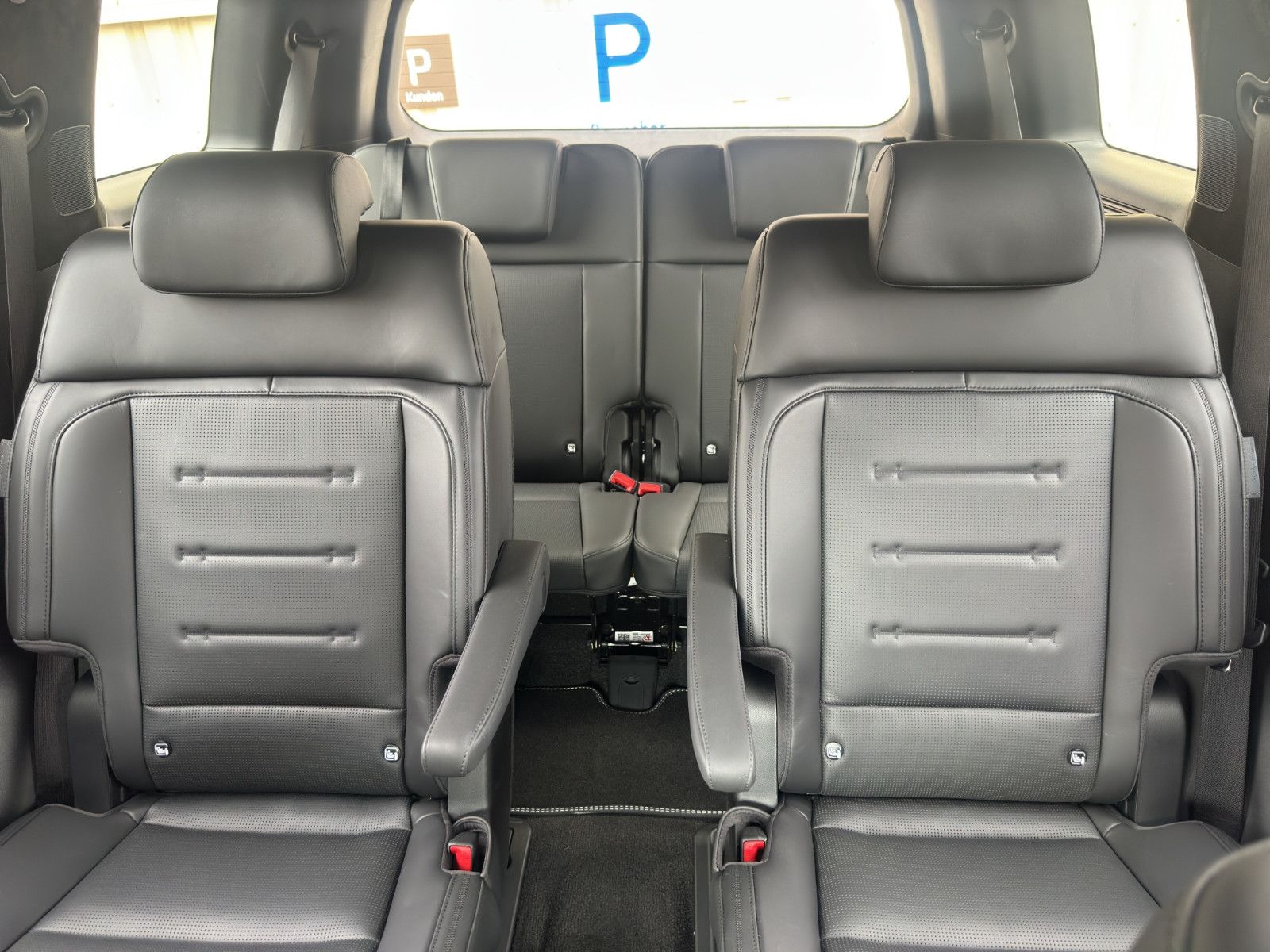 Hyundai SANTA FE 1.6 T-GDI PHEV BLACKLINE - Samsaru's Car Outlet
