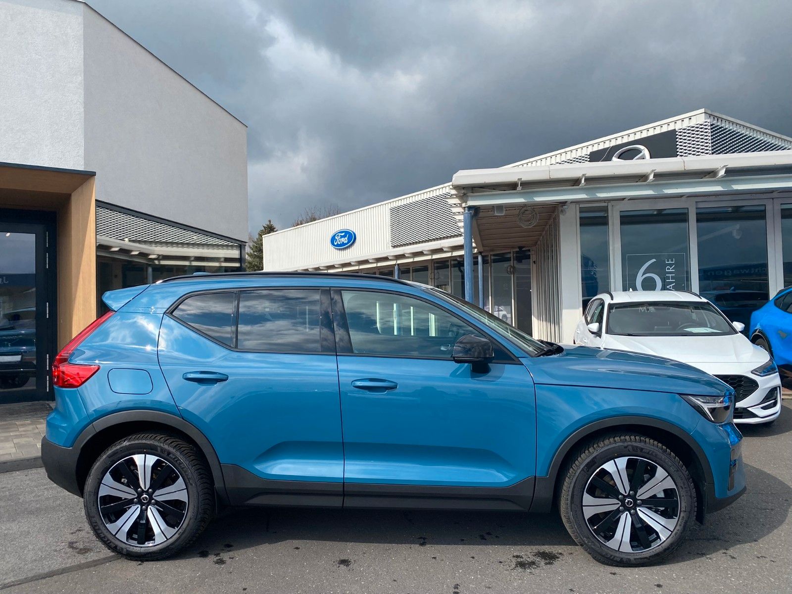 Volvo XC40 T5 Plus Dark Recharge Plug-In Hybrid 2WD