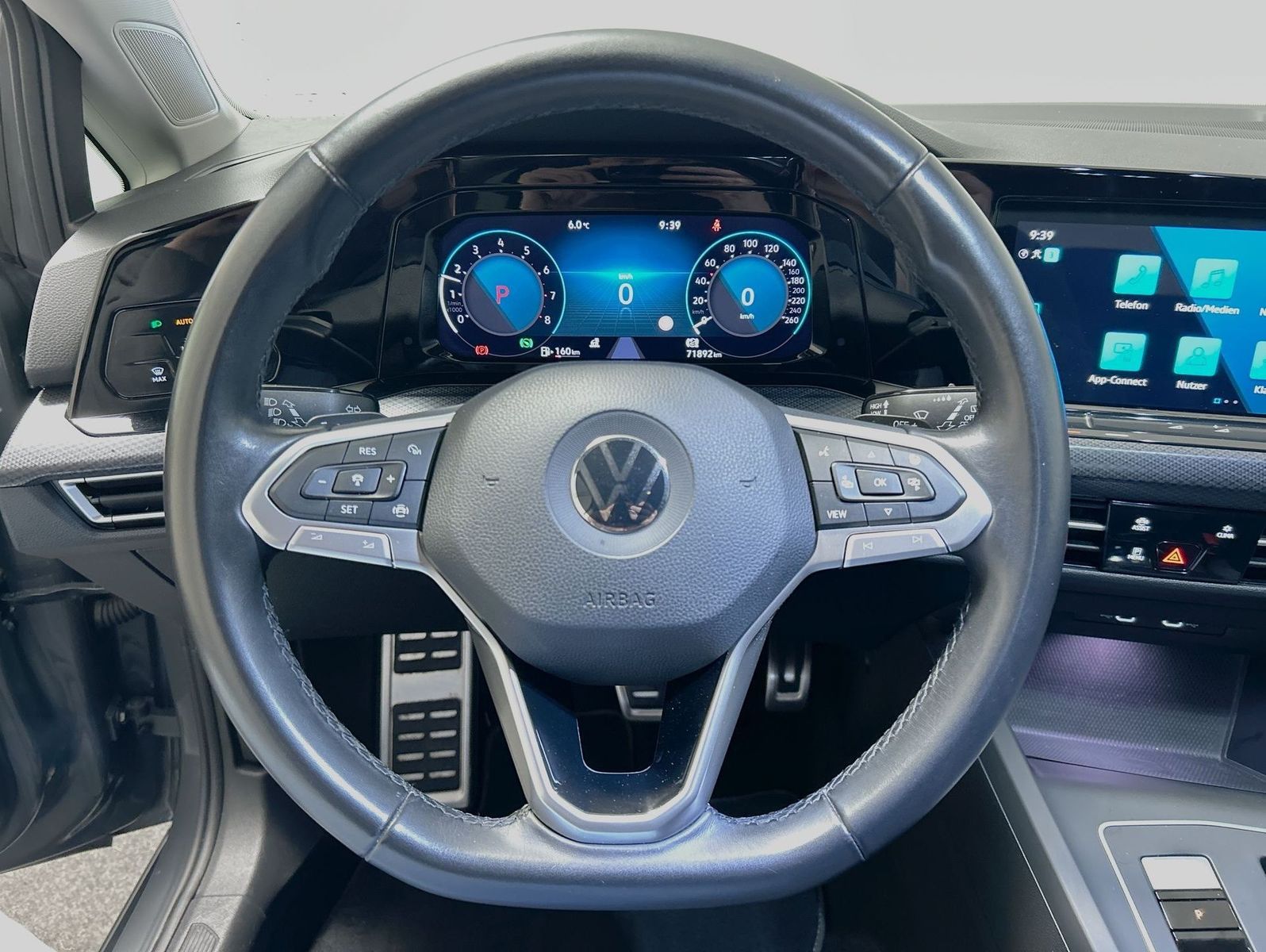 Volkswagen Golf VIII 1.0 eTSI DSG United - Samsaru's Car Outlet