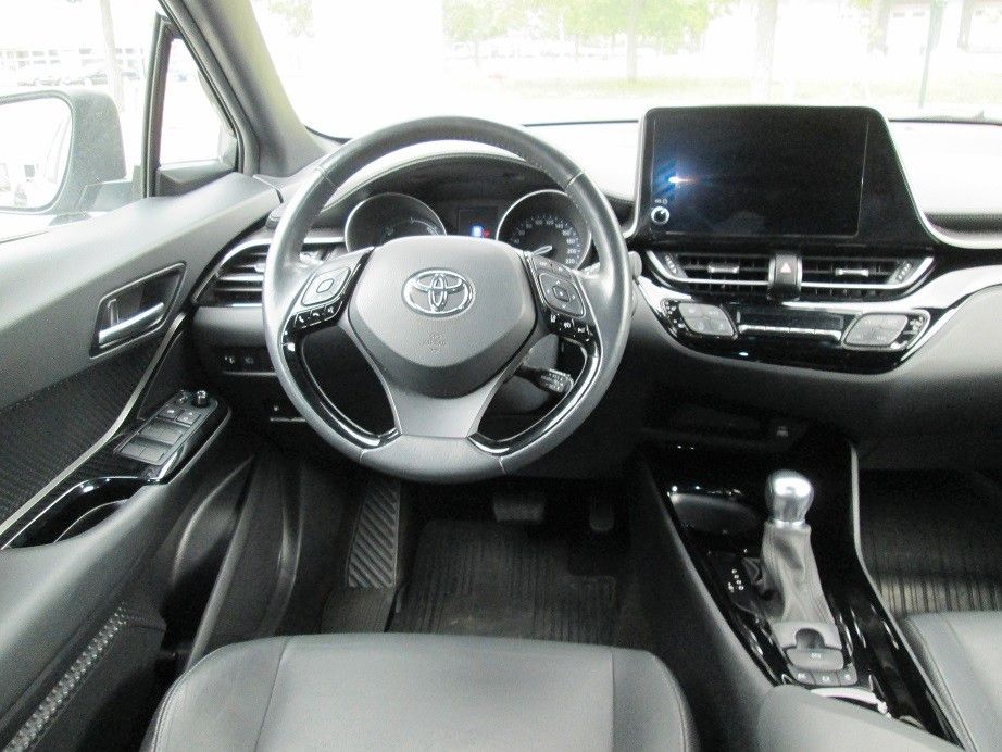 Toyota C-HR 2.0 Hybrid Team-D - Samsaru's Car Outlet