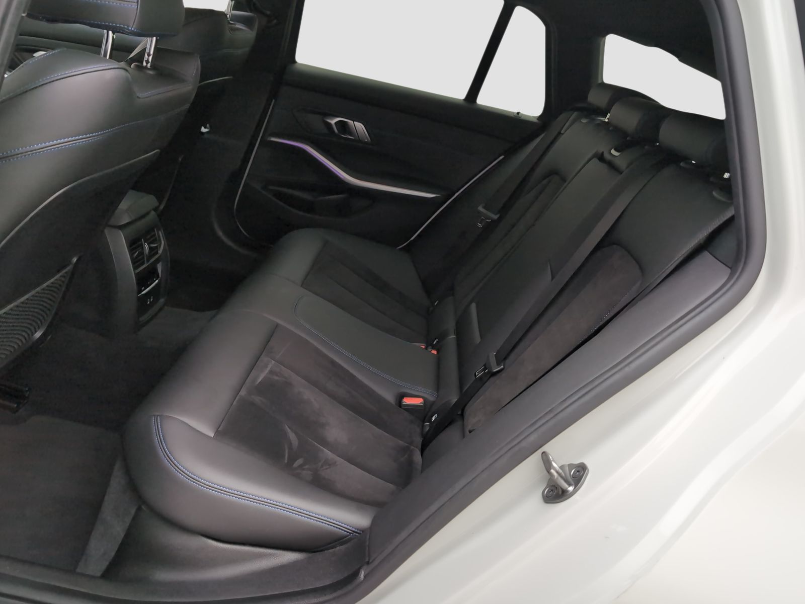 BMW 330e Touring M Sport - Samsaru's Car Outlet