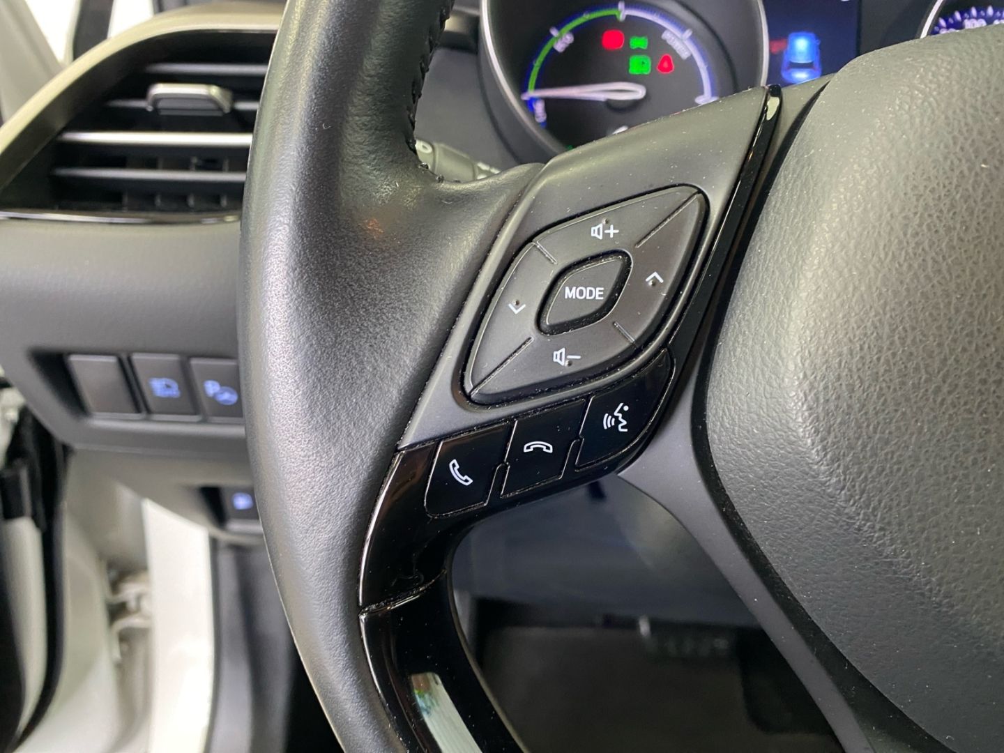 Toyota C-HR 2.0 Hybrid Lounge - Samsaru's Car Outlet