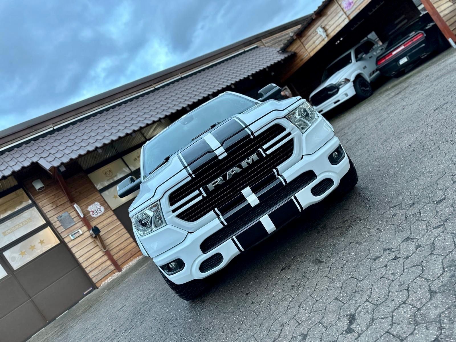 Dodge 5,7 V8*AHK*NAVI*LED*LIFT*OFFROAD*SERVICE NEU