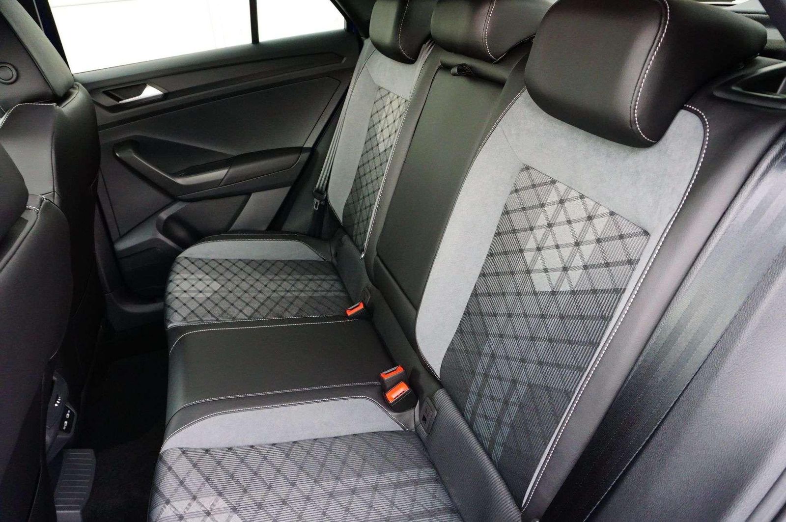 Volkswagen T-Roc R-Line - Samsaru's Car Outlet