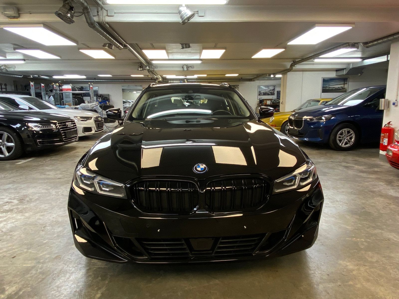 BMW 330e Touring - Samsaru's Car Outlet