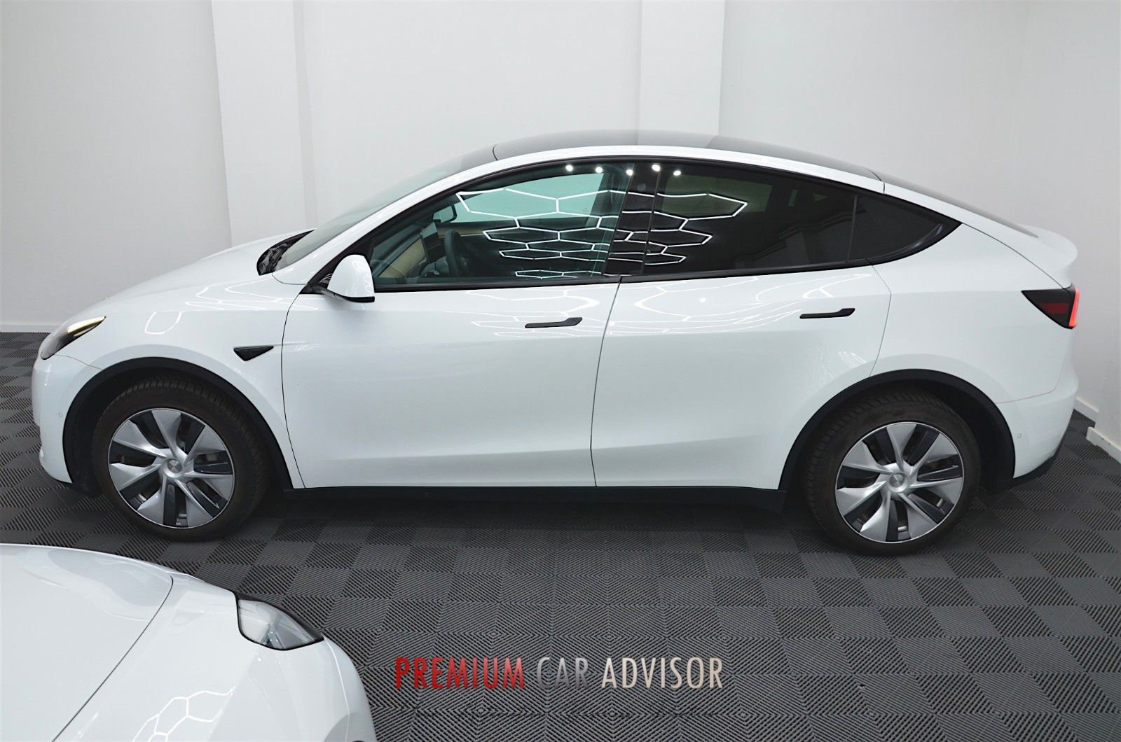 Tesla Model Y Long Range Dual AWD 19" AHK