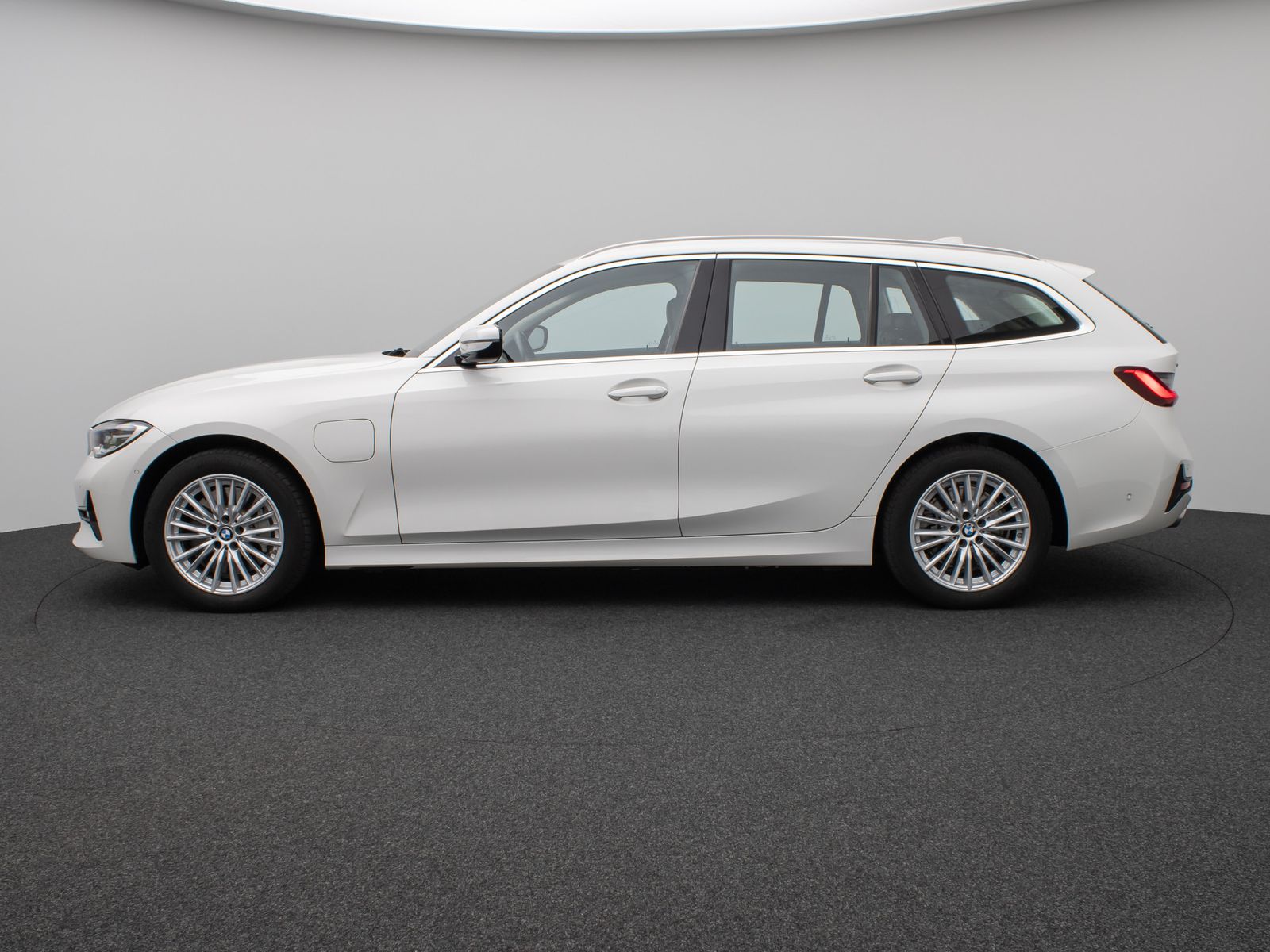 BMW 330e xD Sport Line - Samsaru's Car Outlet